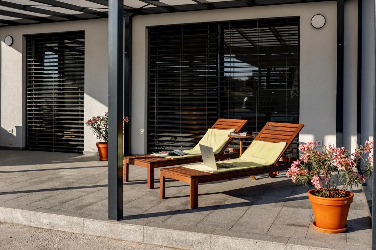 Sunny Hill Apartment Vremski Britof ภายนอก รูปภาพ